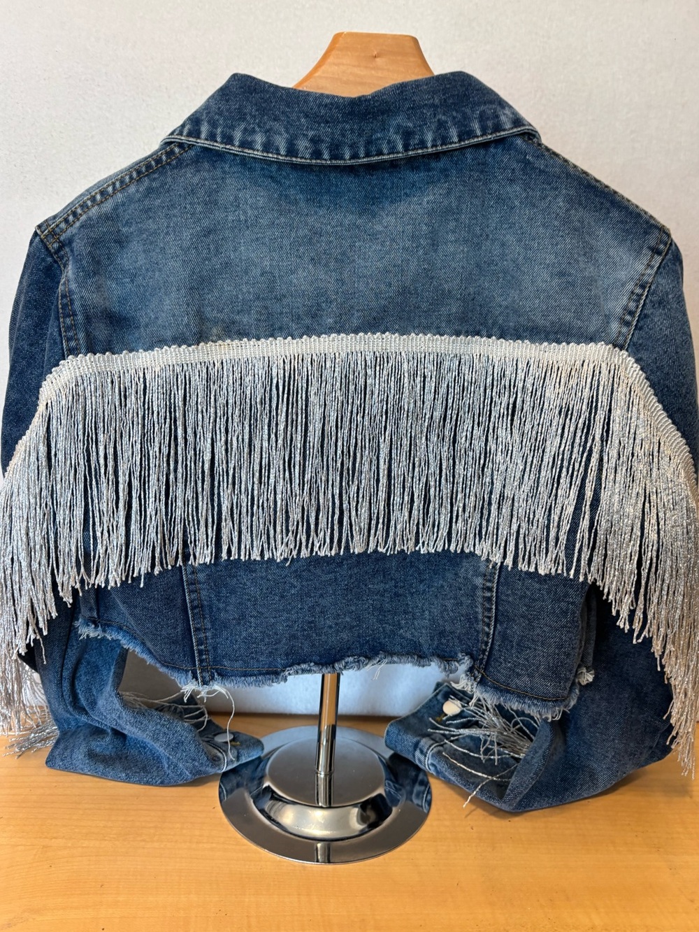 Women’s Cropped Denim Jacket Silver Fringe Western Boho Approx M - Picture 2 of 7